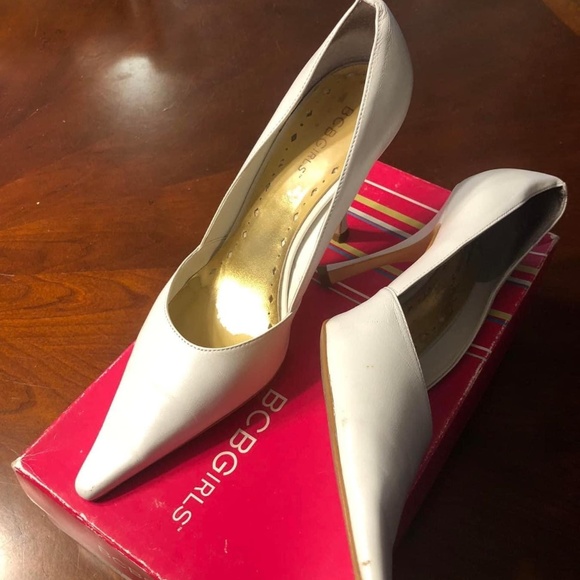 Pre-Owned White BCBGirls Katchen Pumps - Picture 3 of 3